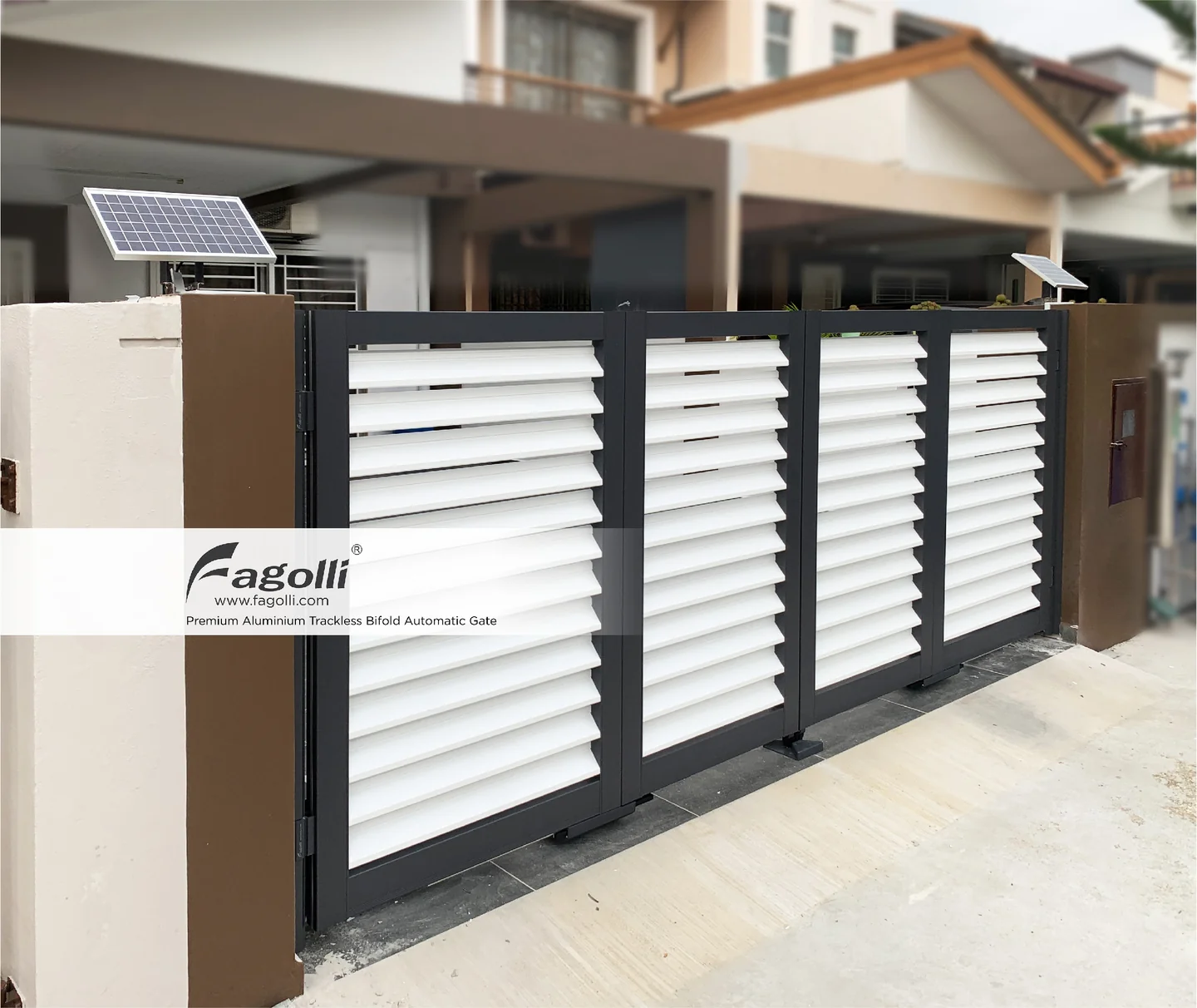 A Fagolli gate with white louvred panels, a dark frame and solar panels on the entrance pillars
